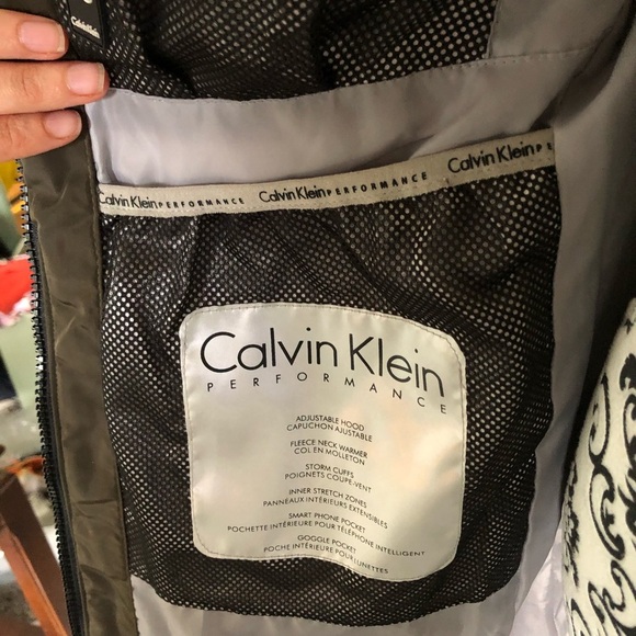 CALVIN KLEIN Performance Puffer Jacket - Picture 11 of 16